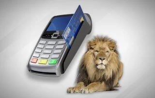 Ilustração de um cartão sendo passado em uma máquina de cartão e um leão ao lado