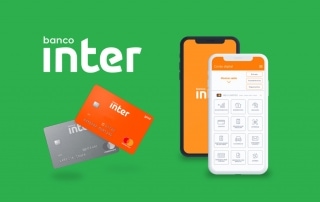 App e cartão da conta MEI do Banco Inter em fundo verde