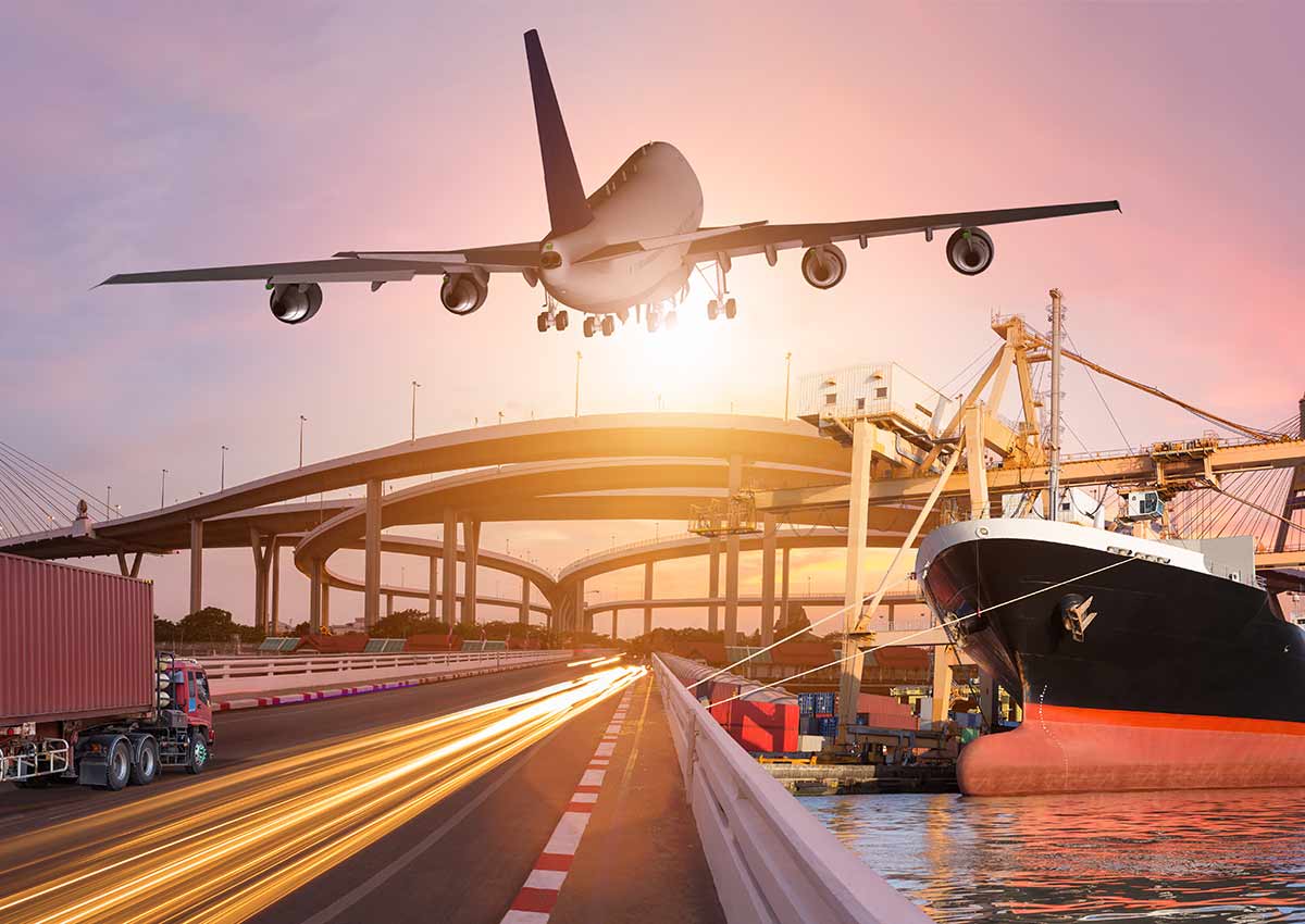 Diversas formas de transporte: avião, navio e outros