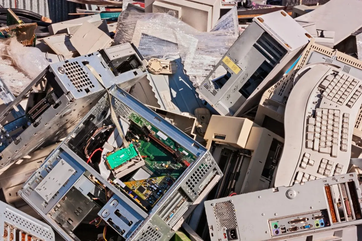 Lixo eletrônico no aterro sanitário