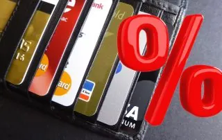 Cartões de crédito de diversas bandeiras e porcentagem de taxa