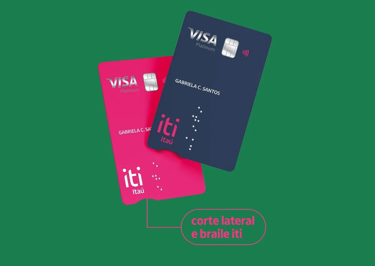 Cartão de crédito iti Itaú em azul e rosa
